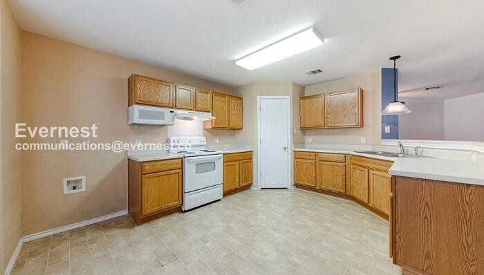 109 Covey Ln - Photo 2 of 18