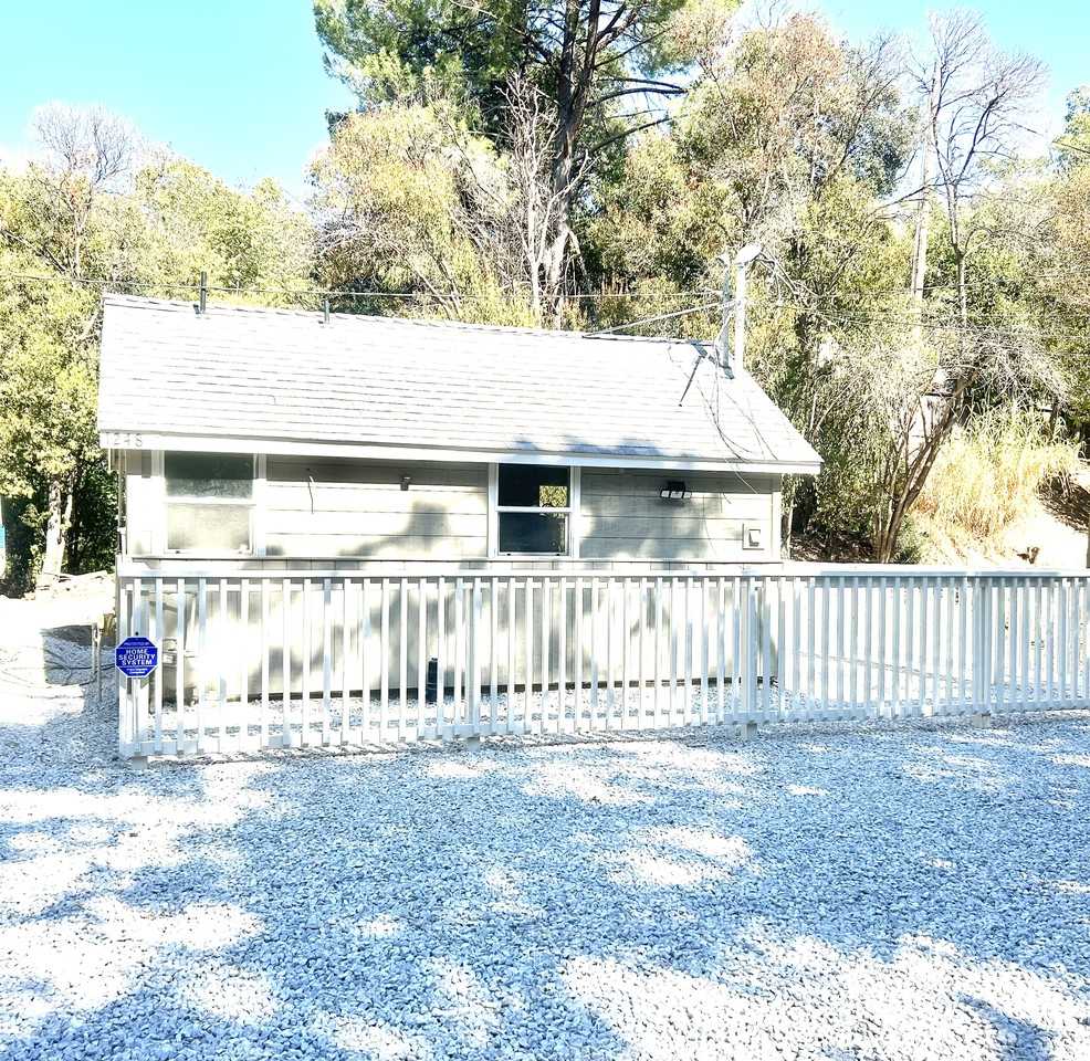 1248 Oak St #NA - Photo 3 of 12