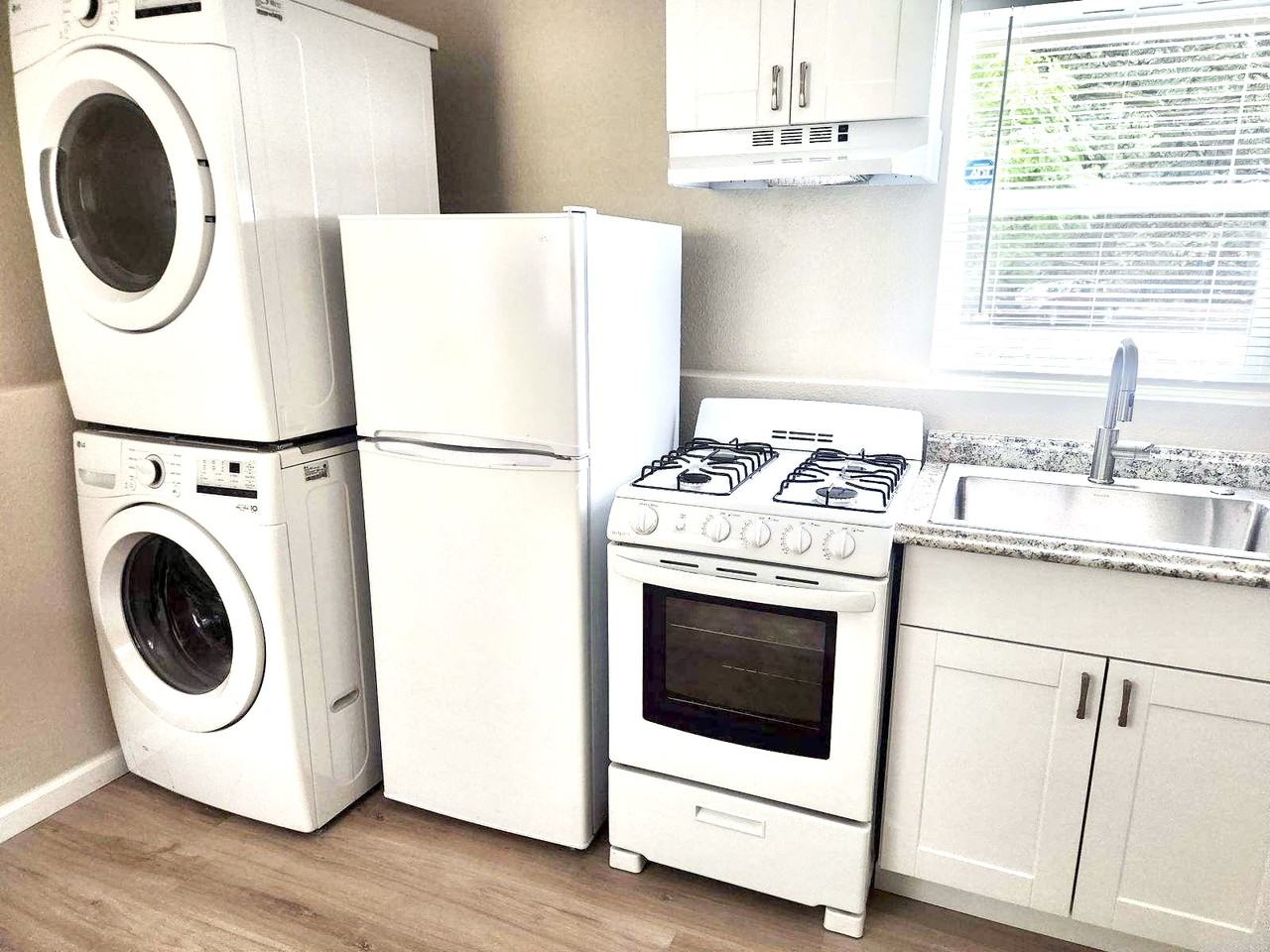 1248 Oak St #NA - Photo 4 of 12