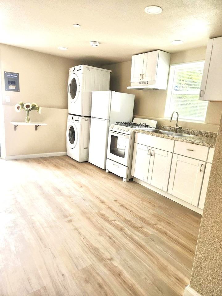 1248 Oak St #NA - Photo 5 of 12