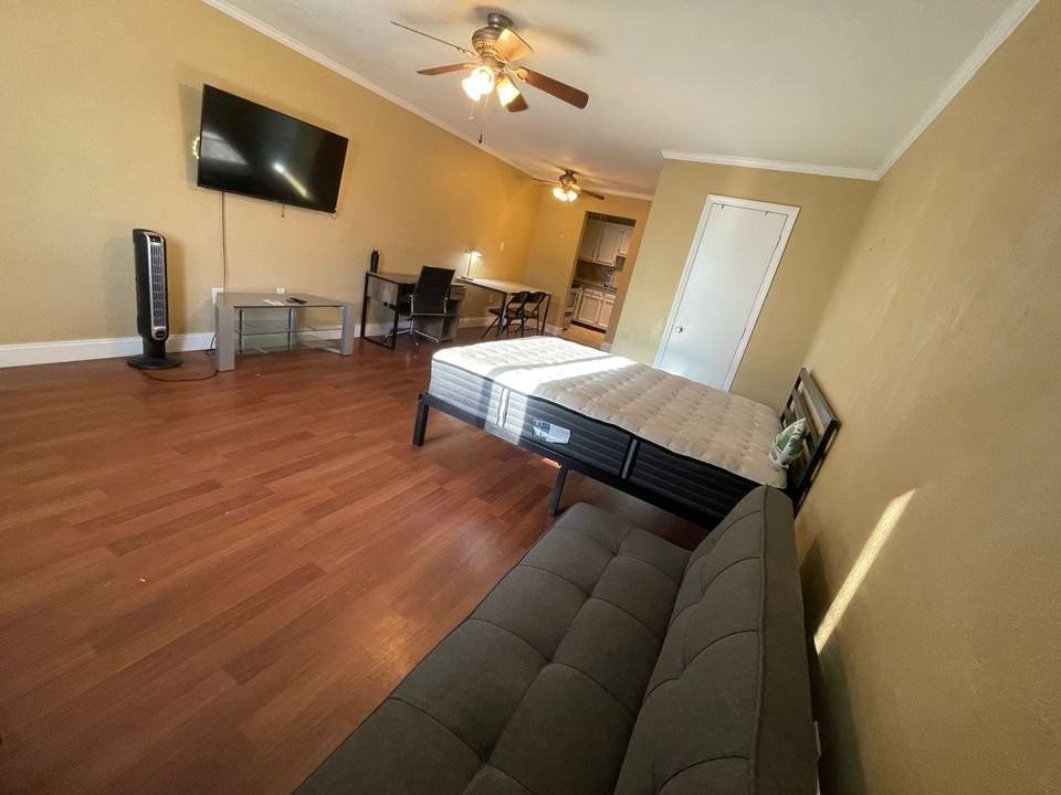 405 Dunwoody St #3 - Photo 2 of 24