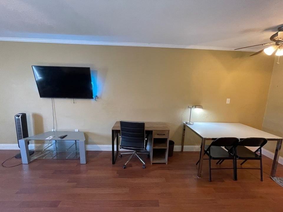 405 Dunwoody St #3 - Photo 3 of 24