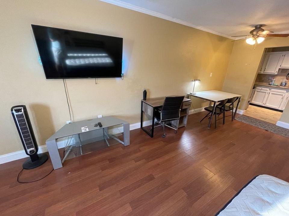 405 Dunwoody St #3 - Photo 4 of 24
