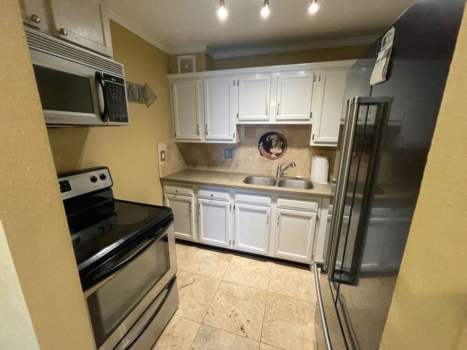 405 Dunwoody St #3 - Photo 7 of 24
