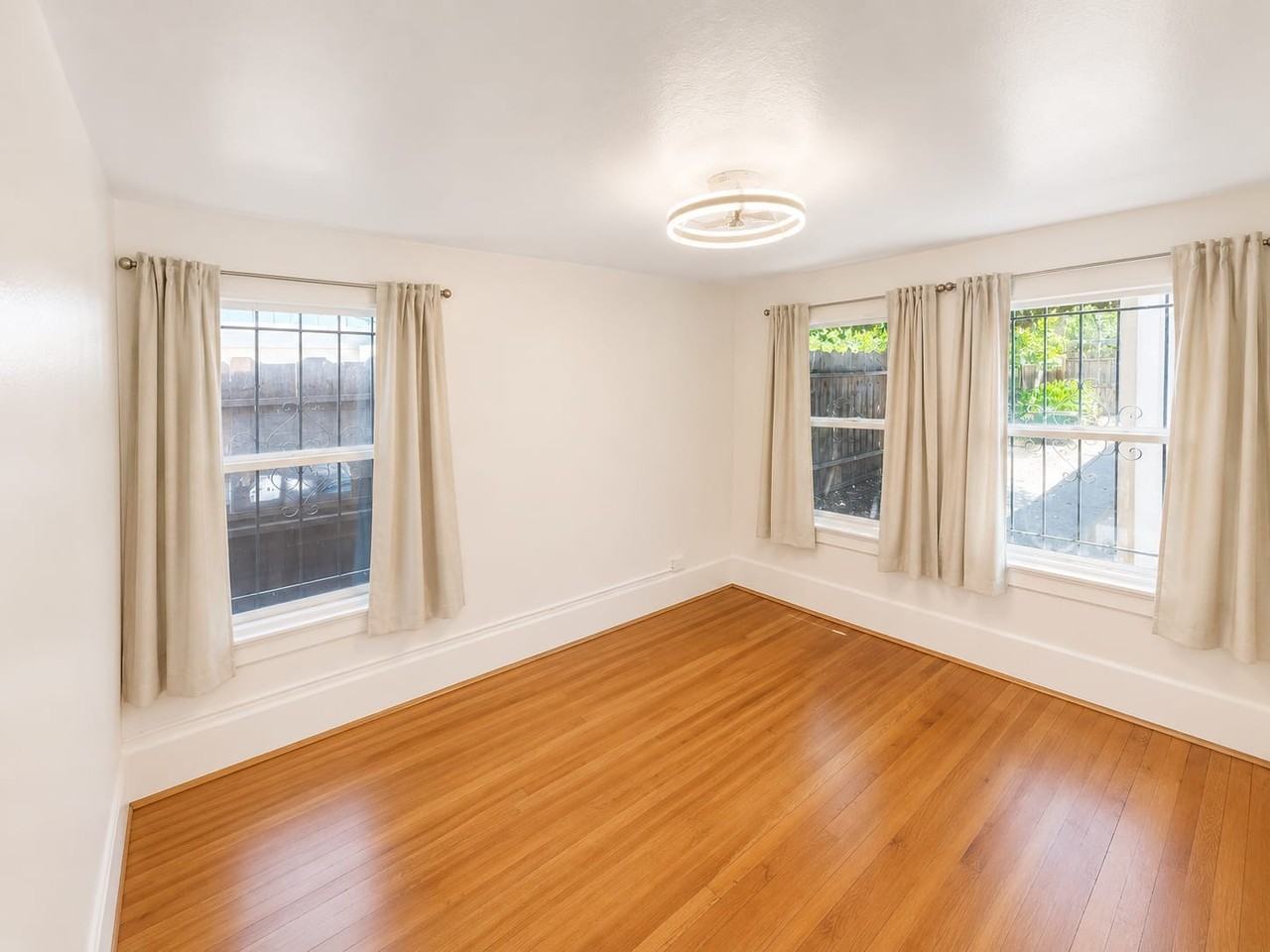 1012 Oak St #A - Photo 5 of 6
