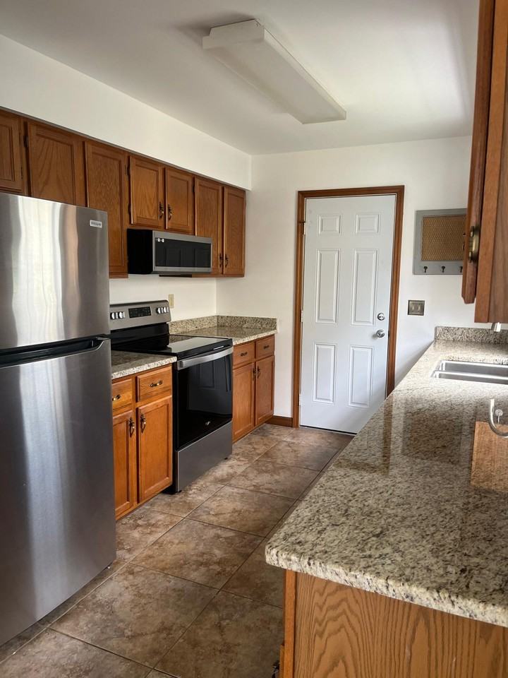 1435 Disston Ave - Photo 5 of 21