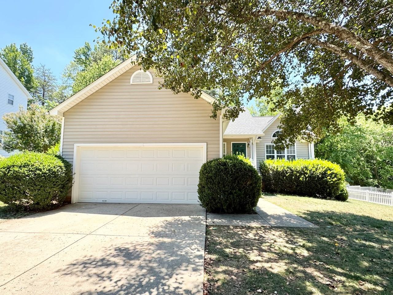 3404 Crimson Wood Dr - Photo 2 of 8