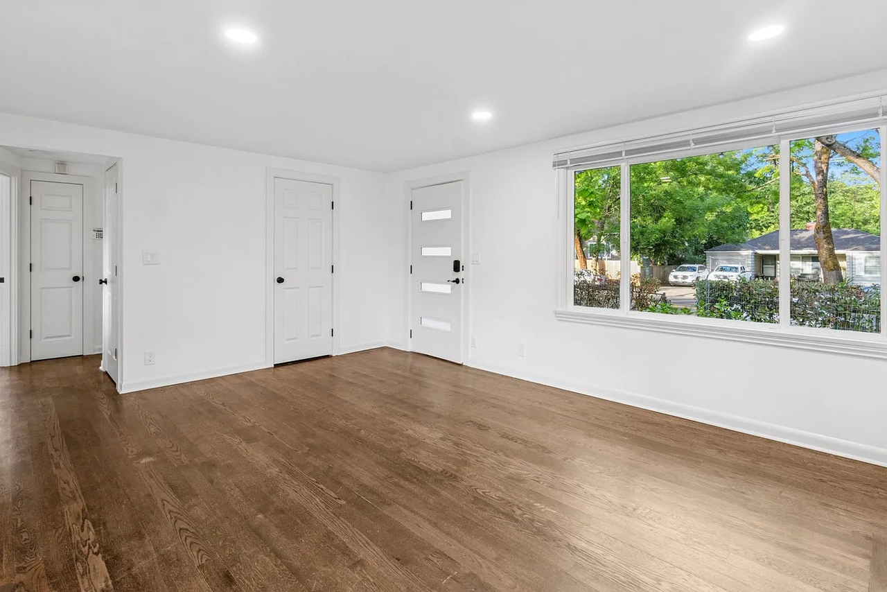 11019 35th Ave Ne #2 - Photo 4 of 11