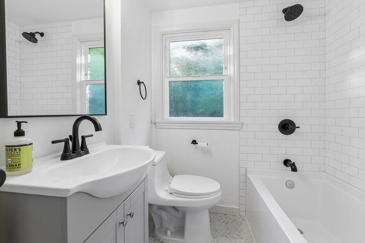 11019 35th Ave Ne #2 - Photo 7 of 11