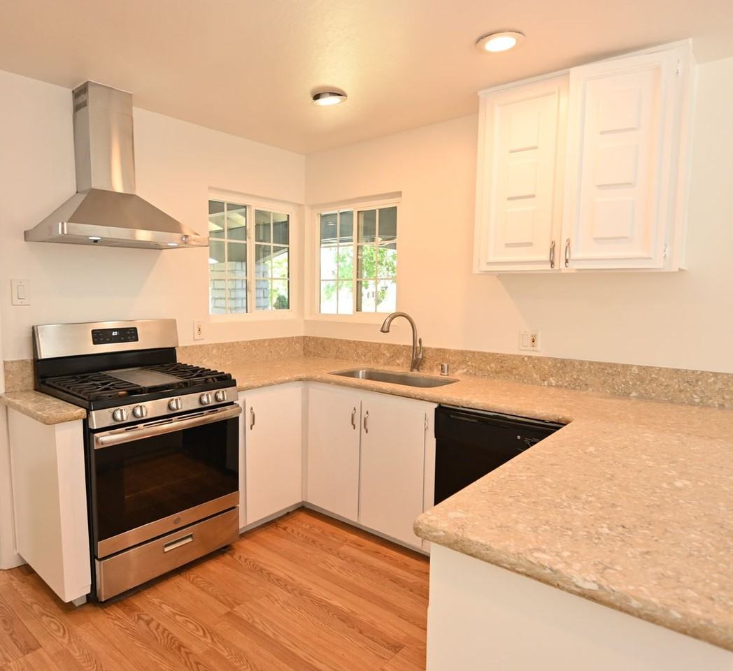 5659 Lathrop Dr - Photo 5 of 21