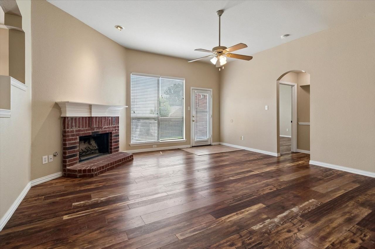 5001 Lake Crest Dr - Photo 6 of 17