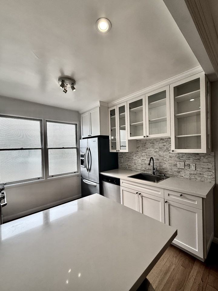 2235 Laguna St #601 - Photo 4 of 27