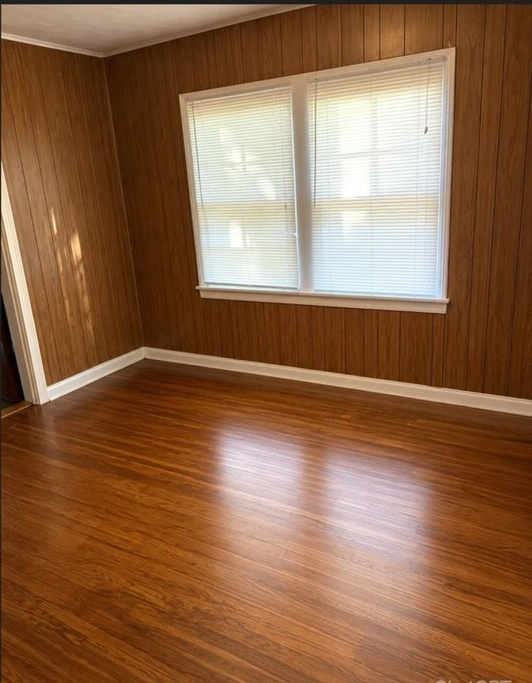 1019 Ruby Ln - Photo 3 of 7