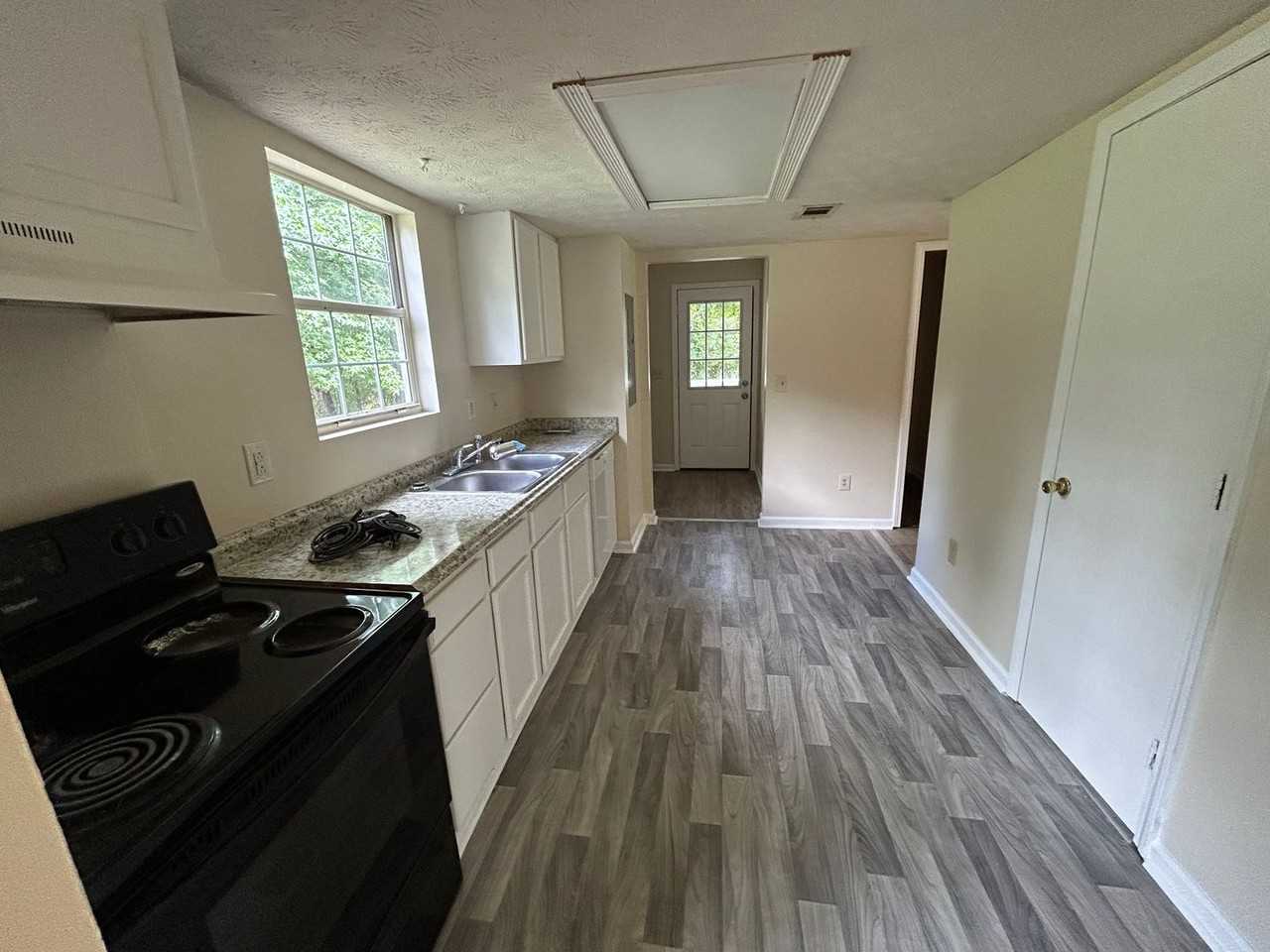 190 Susie Pl - Photo 7 of 18
