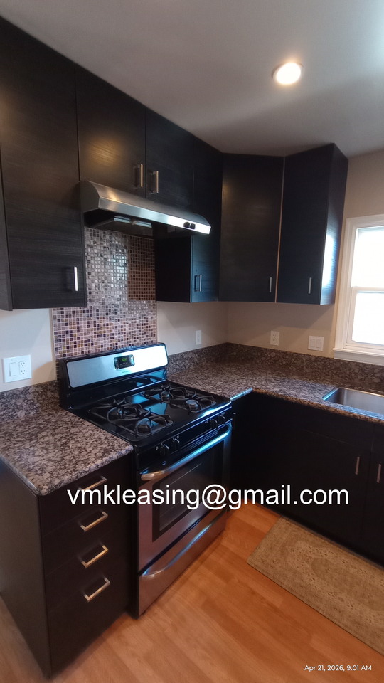 1095 Bresee Avenue - Photo 4 of 9