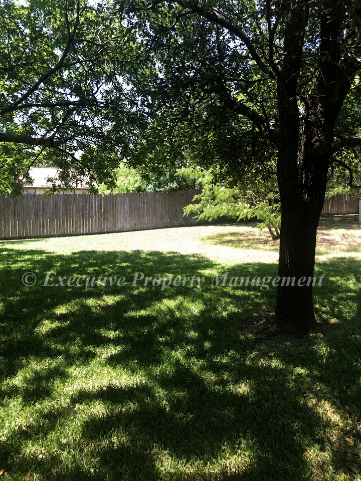 812 Kelly Cir - Photo 2 of 4