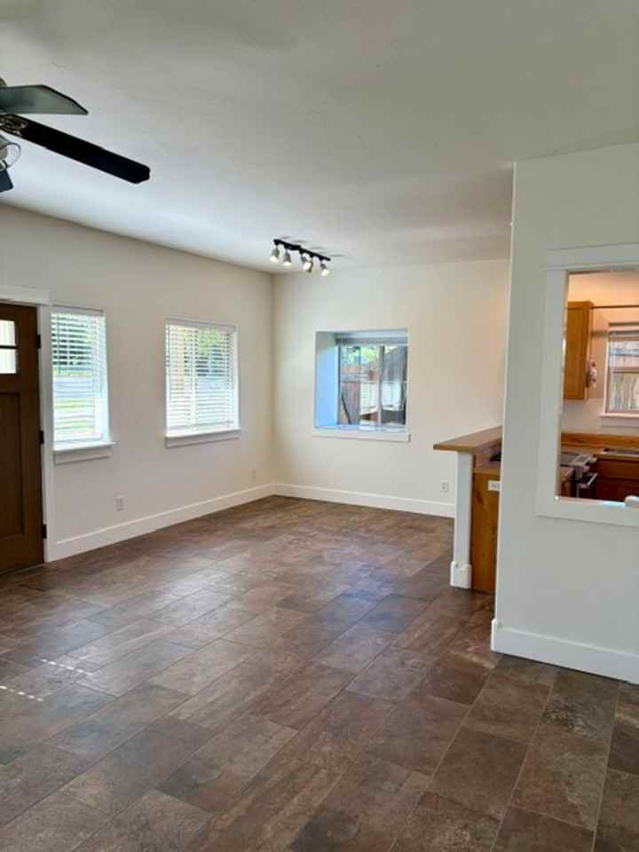 611 N 15th Ave - Photo 2 of 33