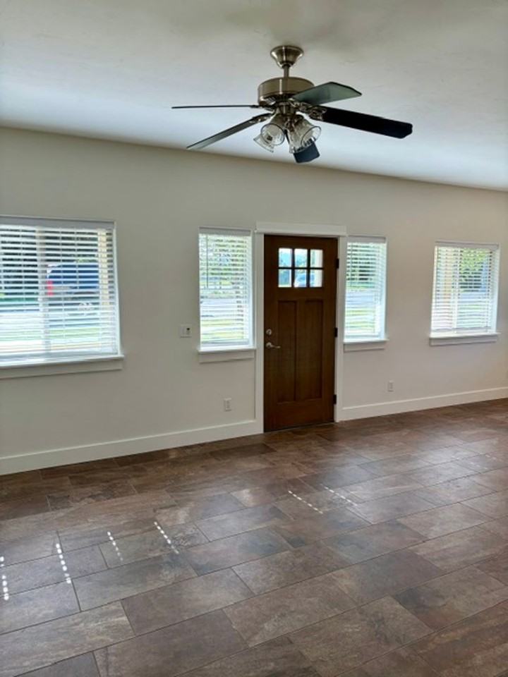 611 N 15th Ave - Photo 3 of 33
