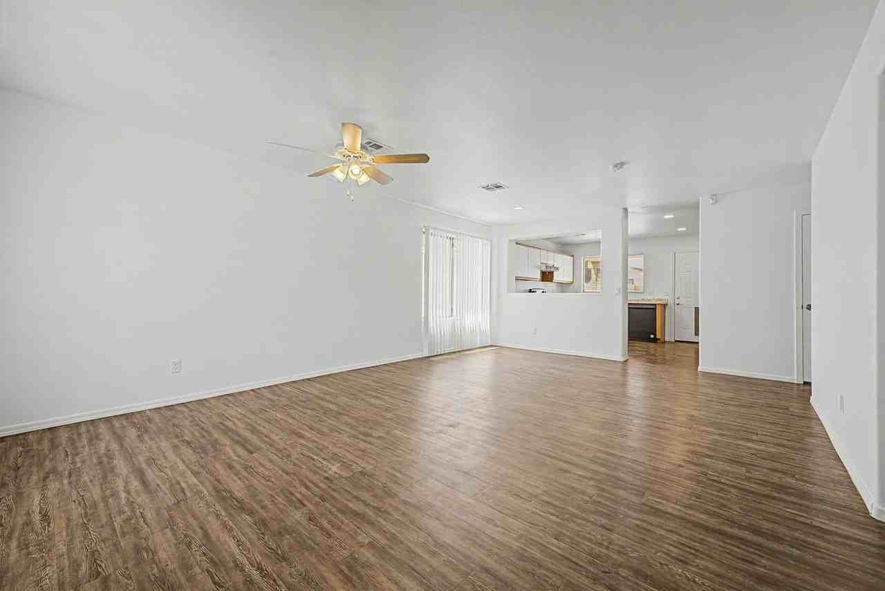 16712 N 160th Ave - Photo 4 of 26