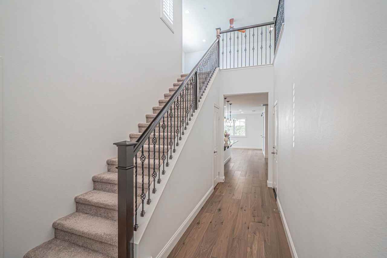 29021 Sterling Ln - Photo 2 of 37