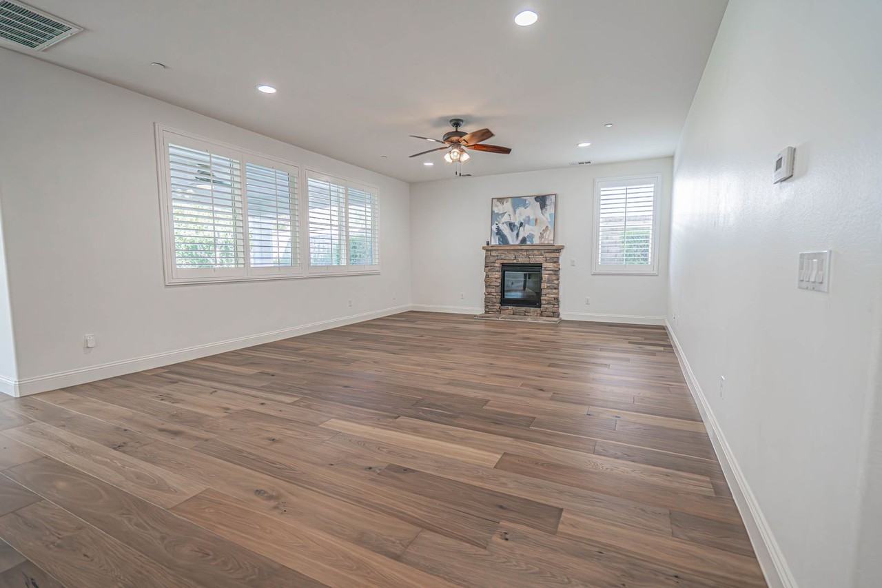 29021 Sterling Ln - Photo 3 of 37