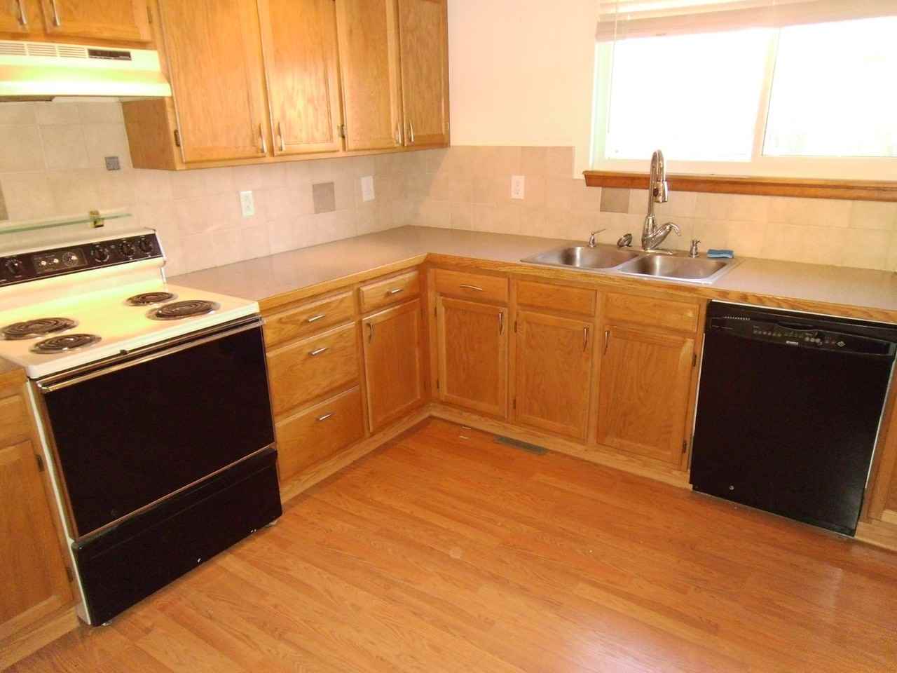 13482 Glen Cir - Photo 2 of 20