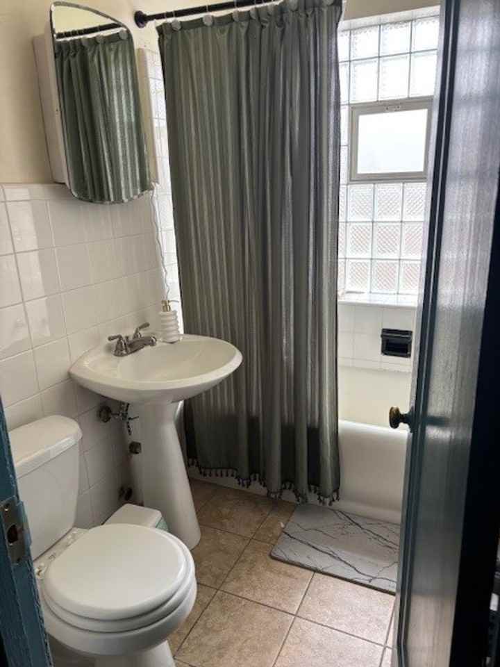 5540-5542 N. ARTESIAN - Photo 3 of 9
