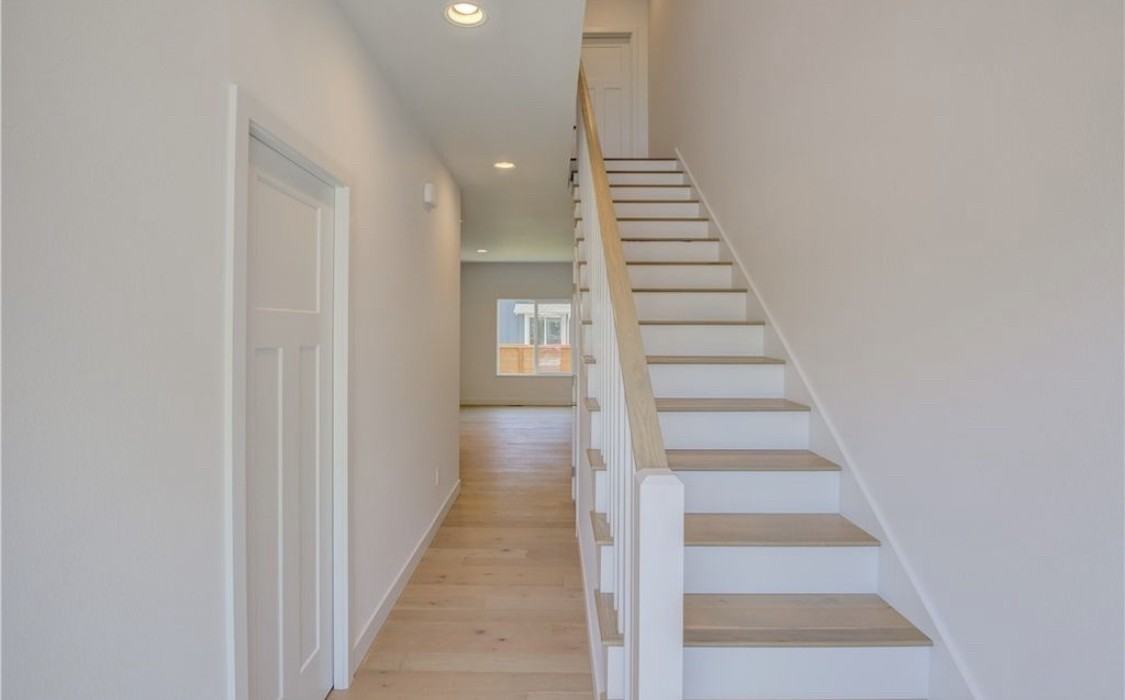 909 Washington Ave S - Photo 2 of 12