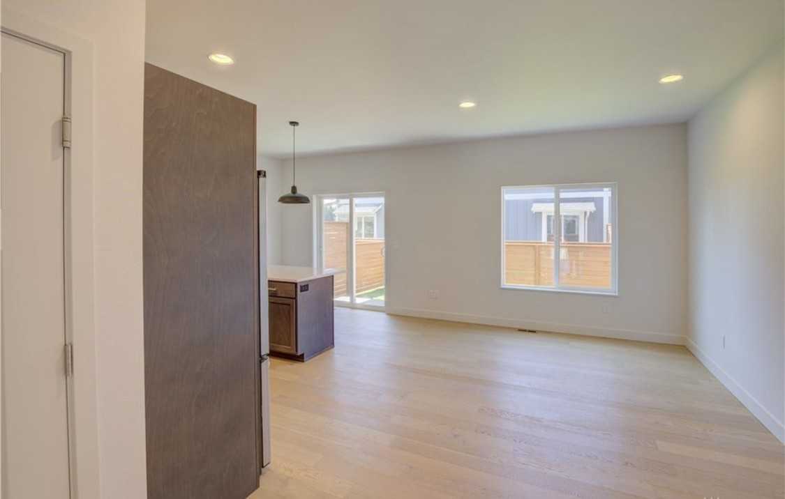909 Washington Ave S - Photo 3 of 12