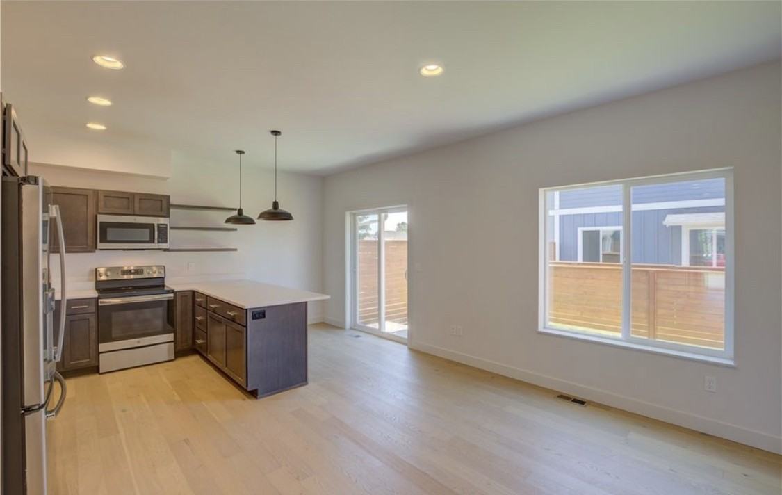 909 Washington Ave S - Photo 4 of 12