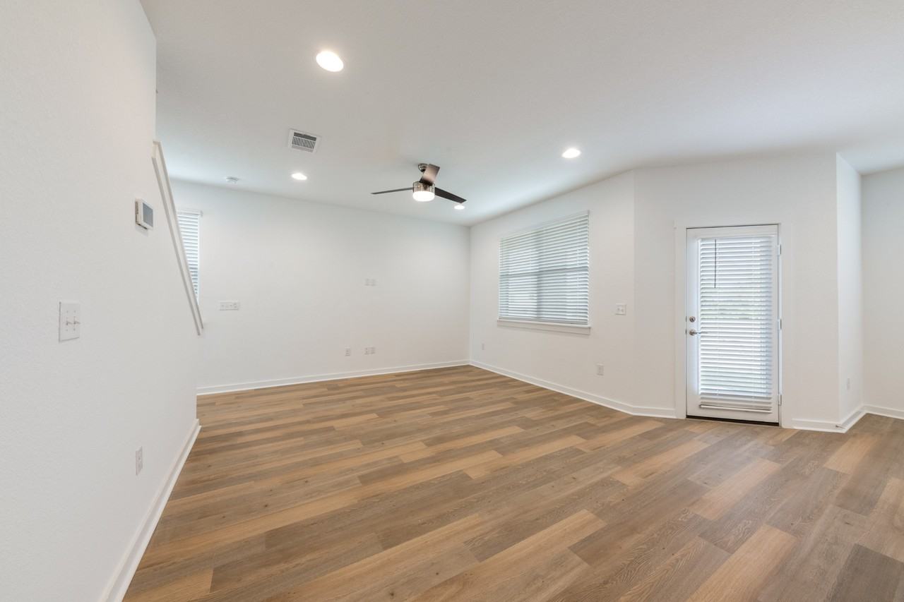 1848 Bonham Ln - Photo 3 of 7