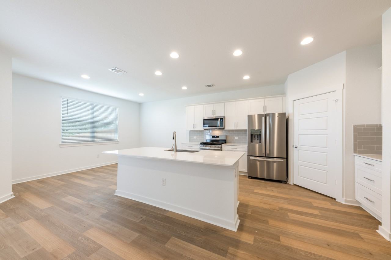 1848 Bonham Ln - Photo 4 of 7