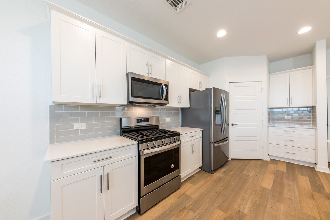 1848 Bonham Ln - Photo 6 of 7