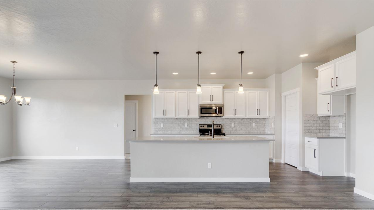 1887 S Cobble Ave - Photo 3 of 5