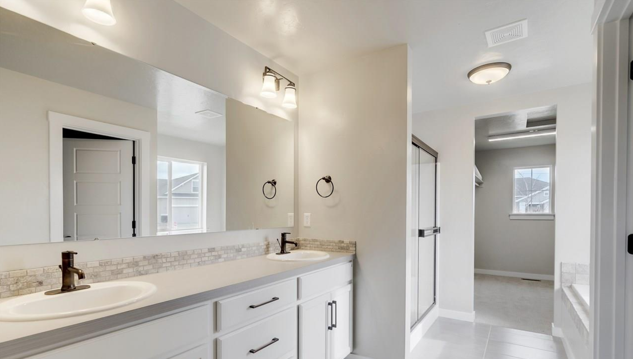 1887 S Cobble Ave - Photo 5 of 5