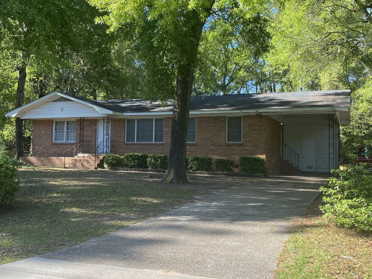 4762 Pinewood Dr N - Photo 2 of 8