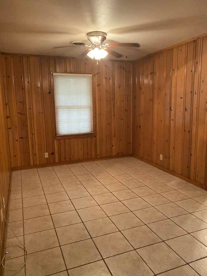 4762 Pinewood Dr N - Photo 4 of 8