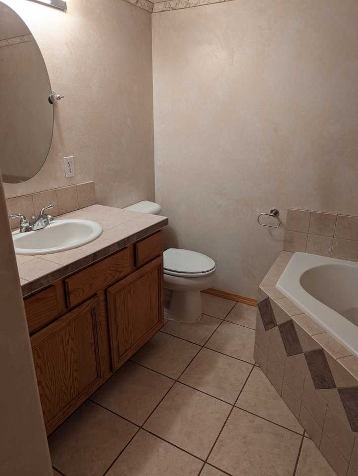 900 Marshall St #2 - Photo 6 of 11