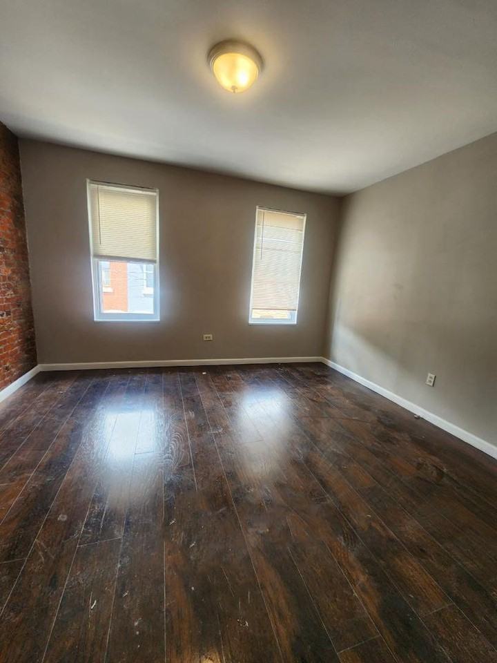 2061 E Clementine St - Photo 2 of 8