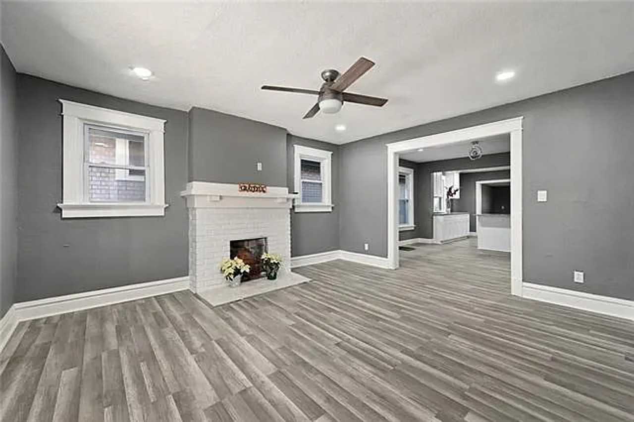 2614 Indiana Ave - Photo 4 of 21