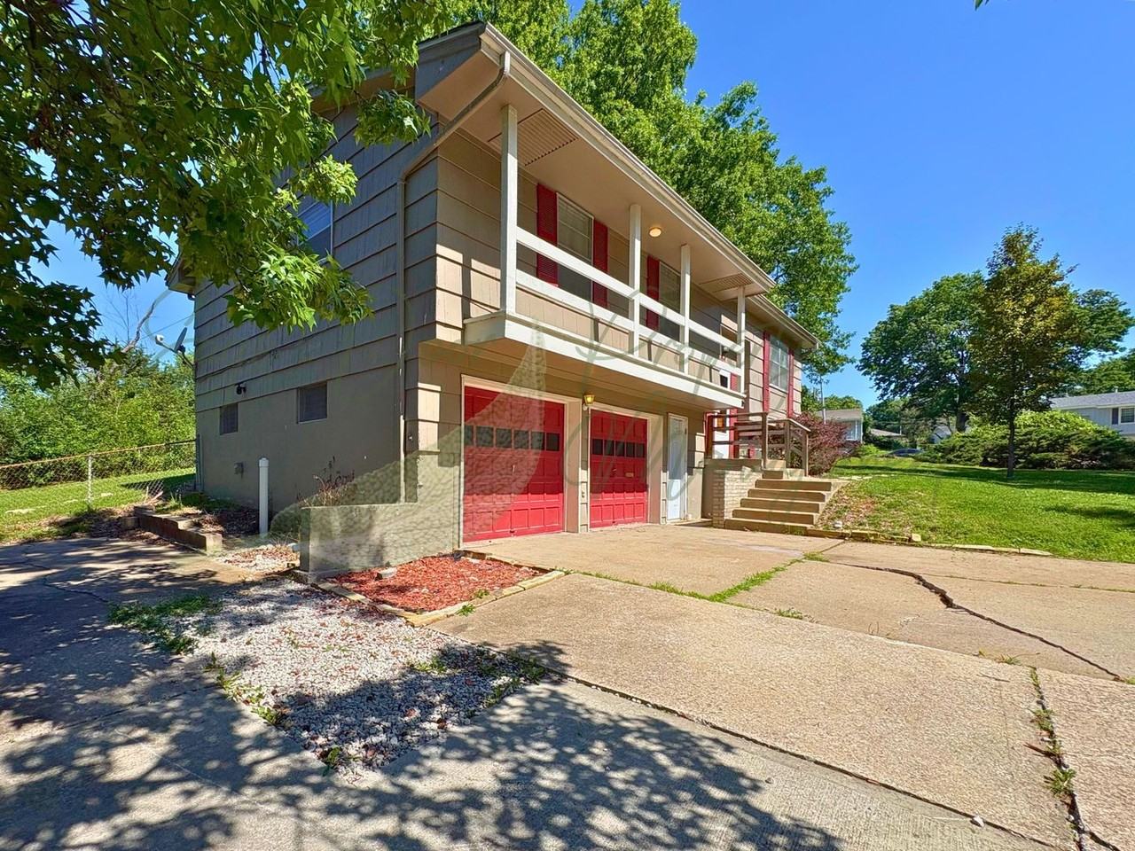 5212 S Union St - Photo 2 of 12