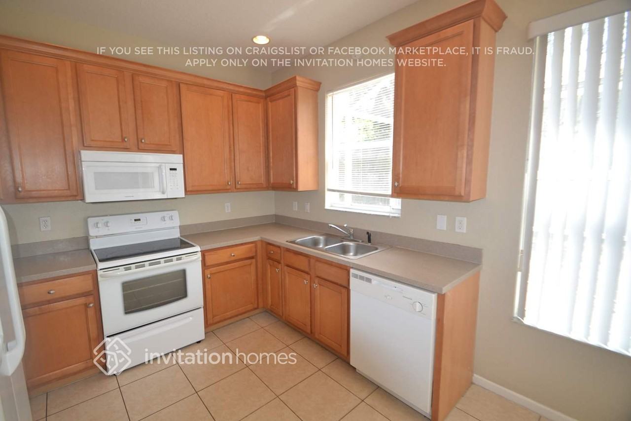 5436 Sealine Blvd - Photo 5 of 20