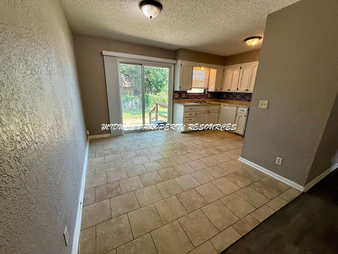2342 S Crysler Ave - Photo 5 of 21