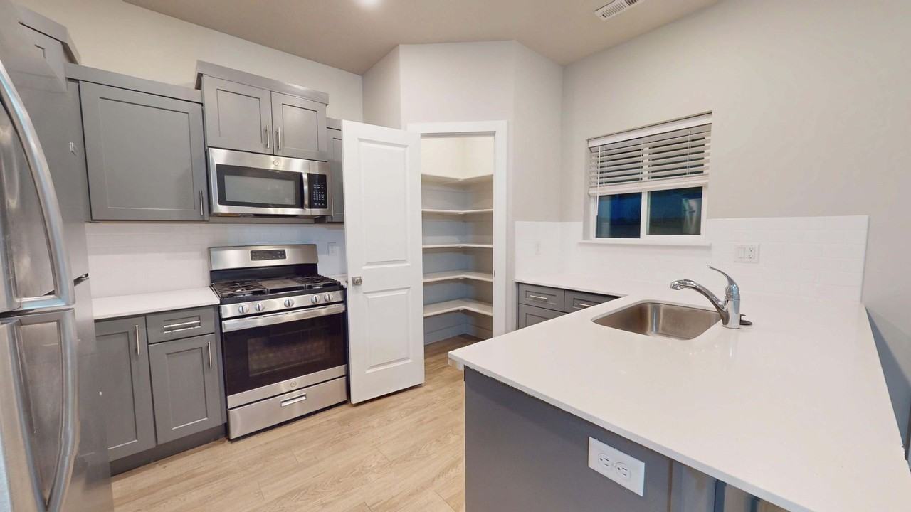 3064 N 225 E - Photo 5 of 20