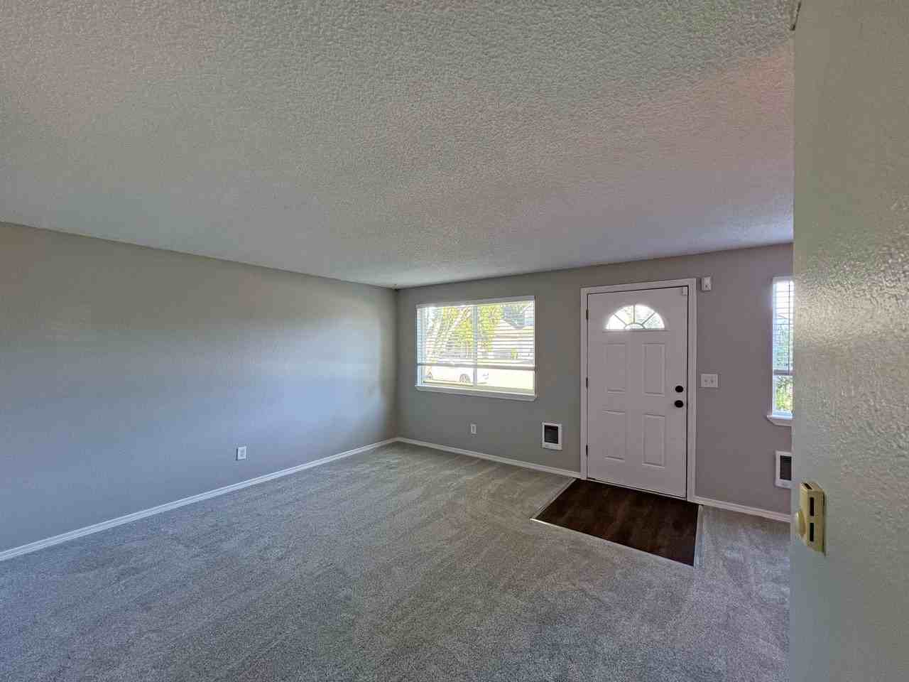 834 E 49th St - Photo 3 of 29