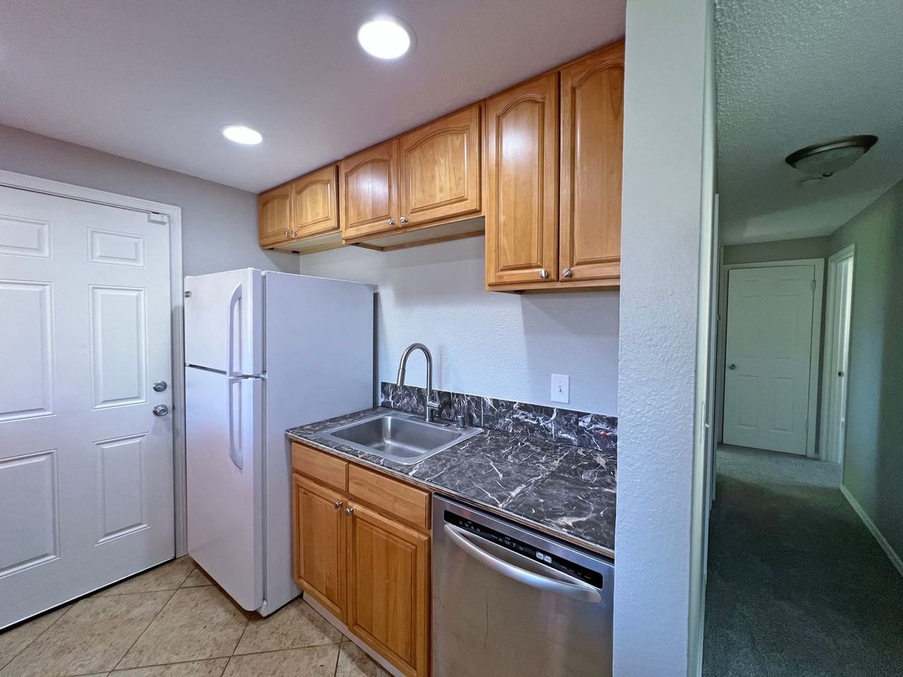 834 E 49th St - Photo 4 of 29