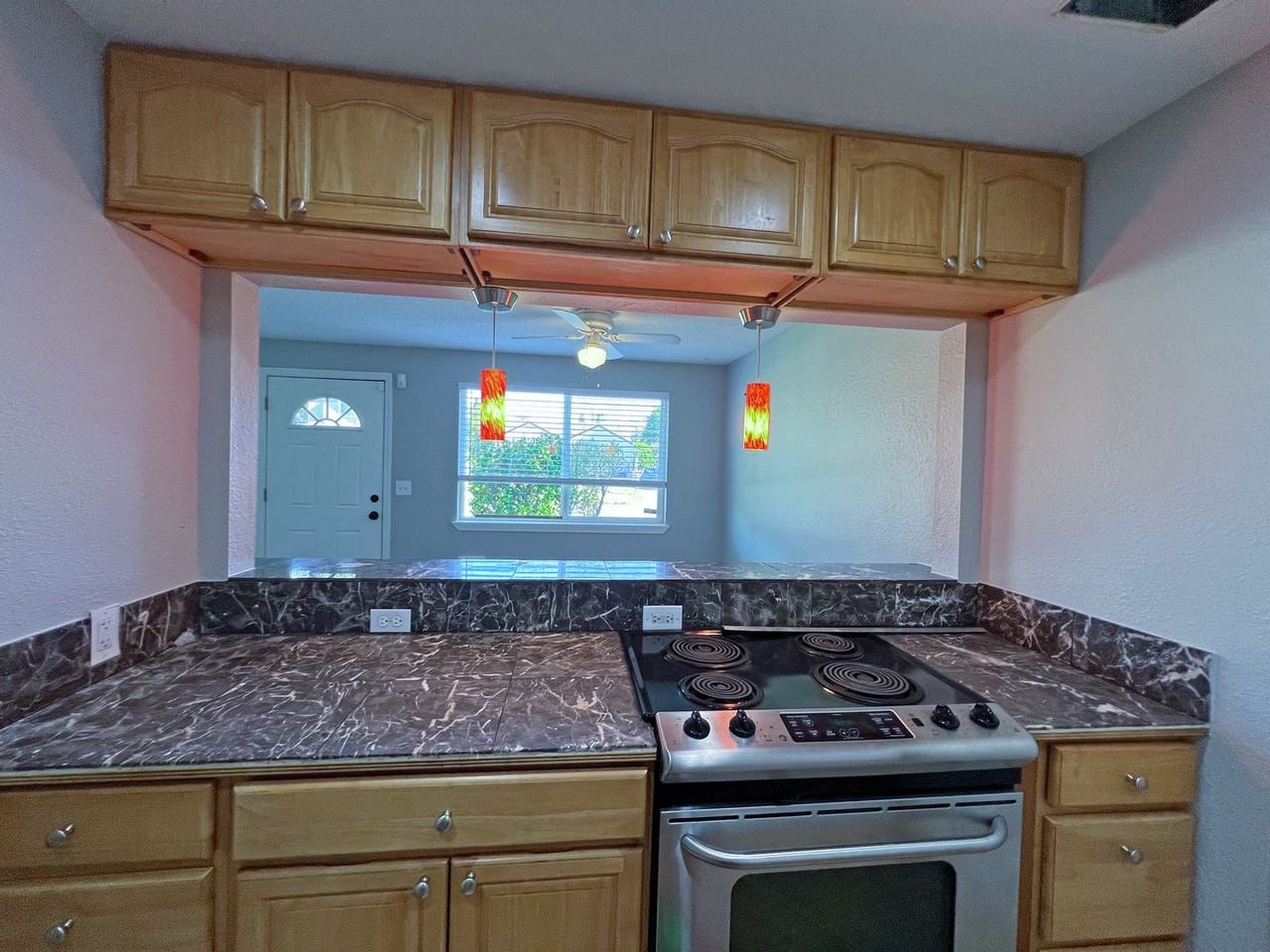834 E 49th St - Photo 5 of 29