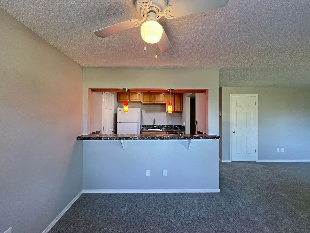 834 E 49th St - Photo 6 of 29