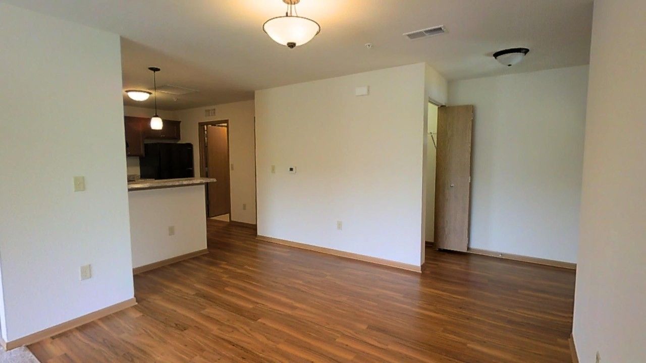 605 Cedar Bluffs Way - Photo 3 of 16