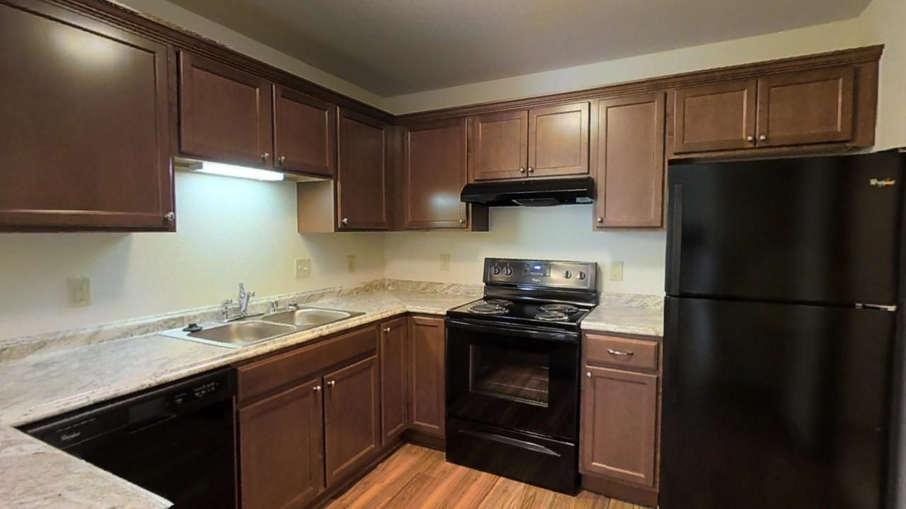 605 Cedar Bluffs Way - Photo 4 of 16